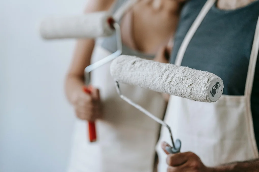 Couple holding paint rollers – Home Upgrade Ideas for Campbellford by Renossance