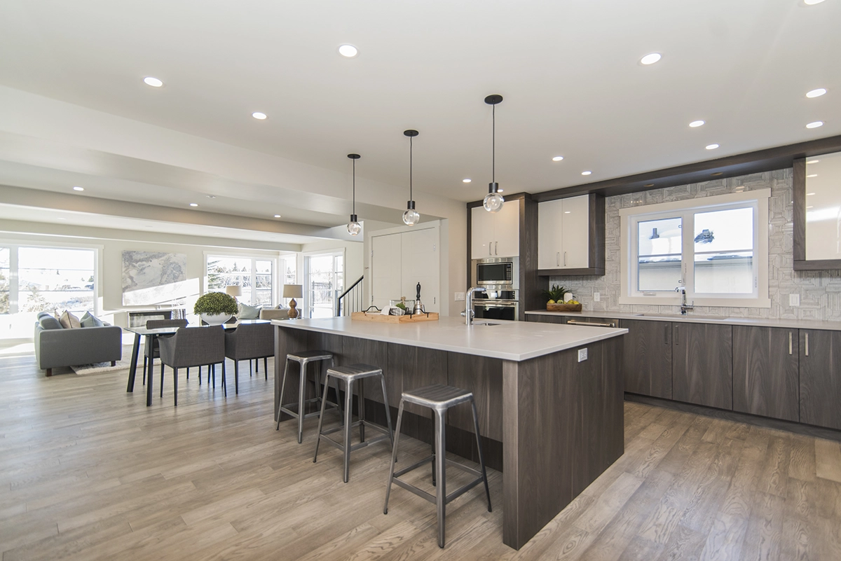 Contemporary kitchen with large island and open layout reflecting kitchen renovation trends in Campbellford by Renossance.